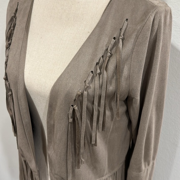 Western fringe faux suede jacket. Taupe color. - Picture 2 of 3